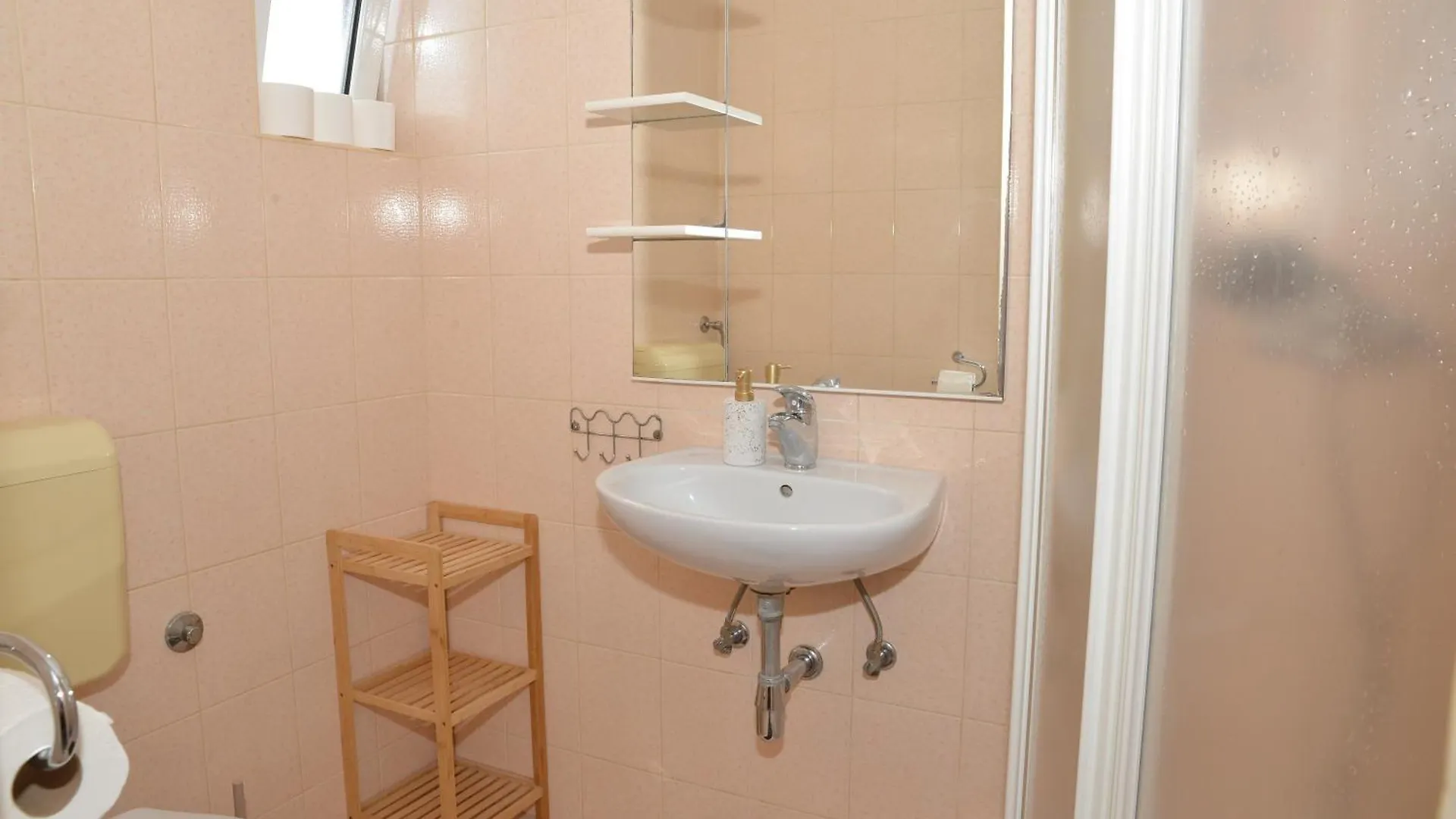 Apartments Lonic Kukljica