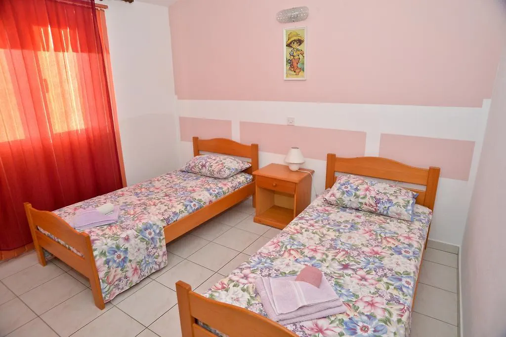 Apartments Lonic  Kukljica