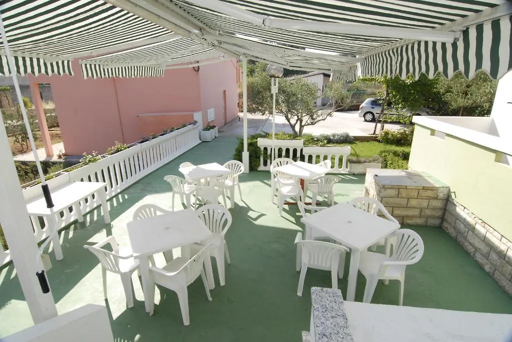 Apartments Lonic Kukljica