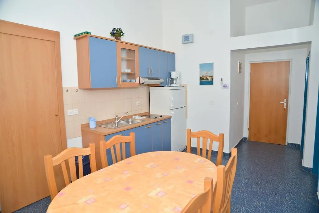 Apartments Lonic Kukljica