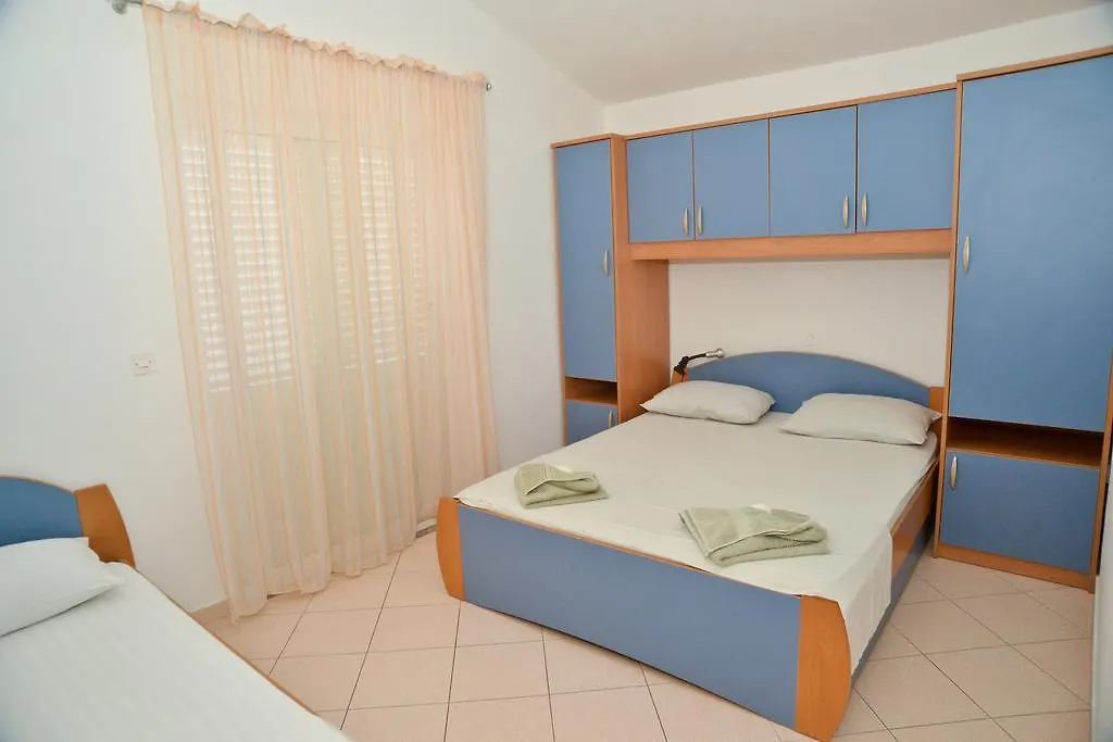 Apartments Lonic Kukljica Croatia