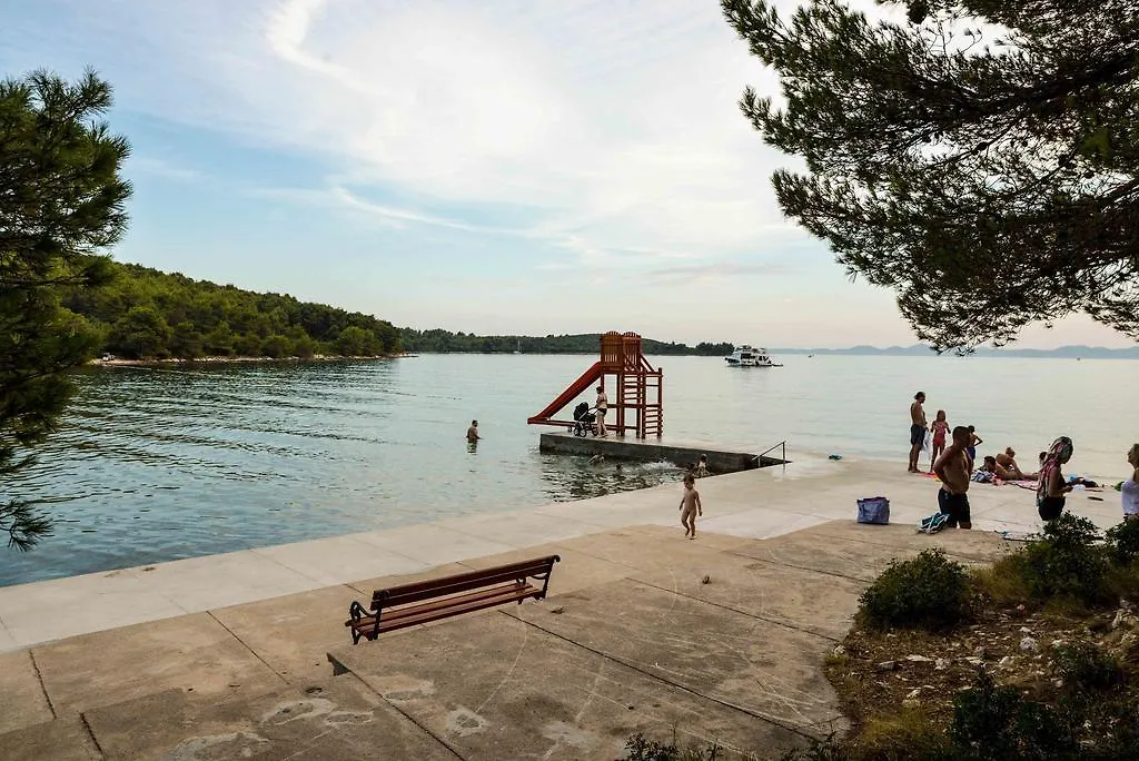 Apartments Lonic Kukljica Croatia