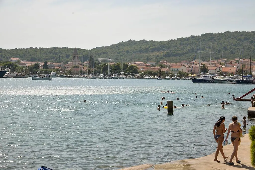 Apartments Lonic Kukljica