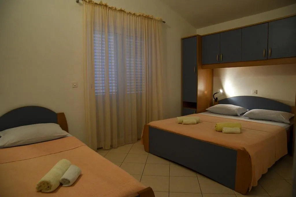 Apartments Lonic Kukljica