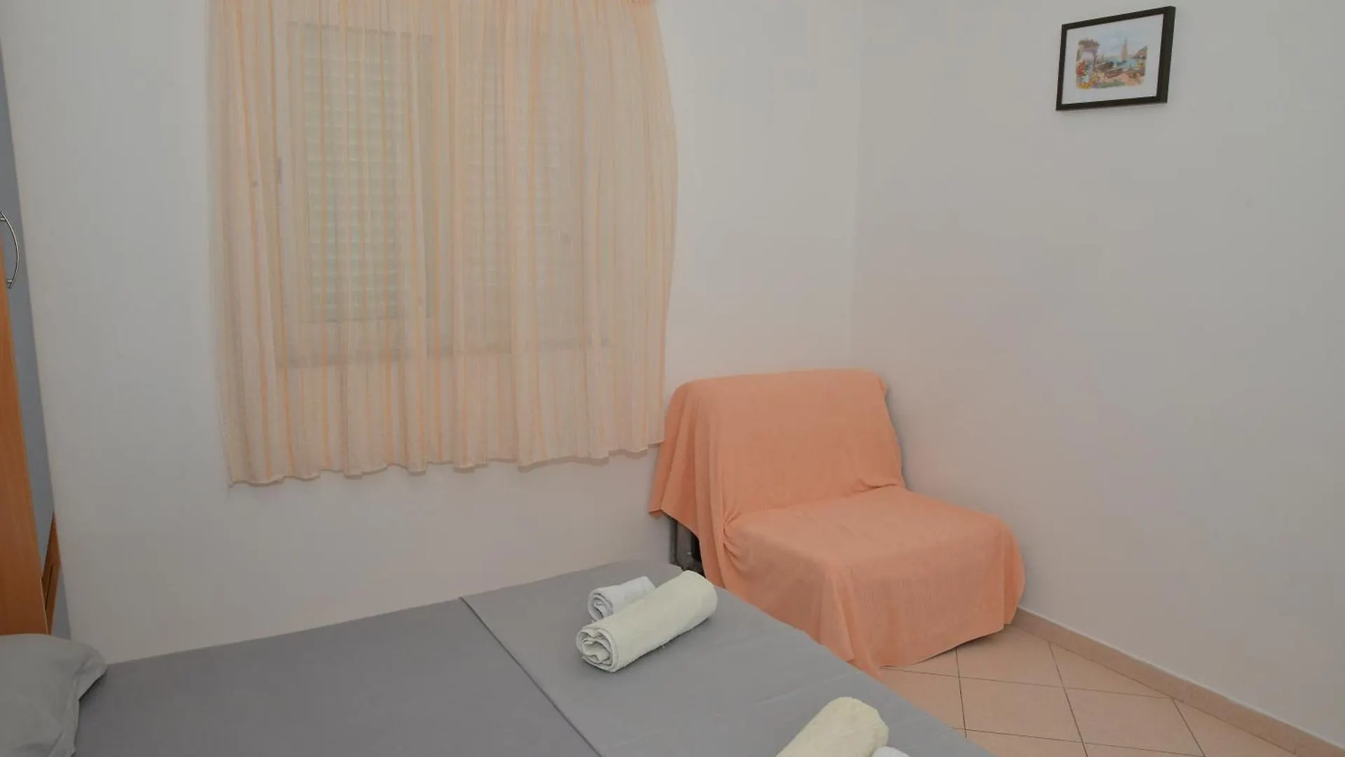 Apartments Lonic 0*, Kukljica